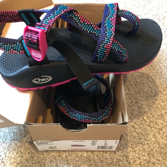 Women’s Chacos z2 classic amp magenta new - Picture 2 of 5